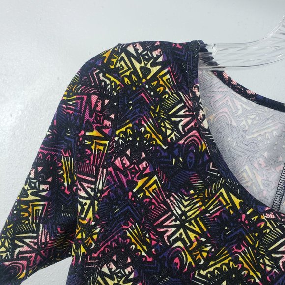 LuLaRoe Women's Black Pink Aztec Pyramid Short Sleeve Tunic Shirt Top Blouse - Picture 3 of 16